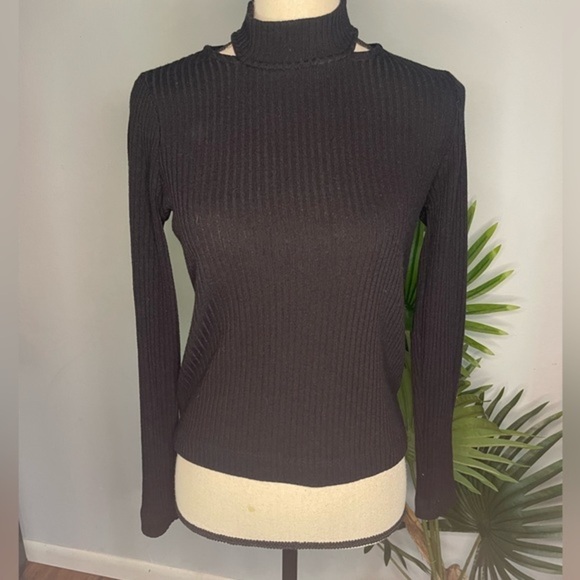 Splendid long sleeve top with shoulder cut outs XS - Picture 1 of 6